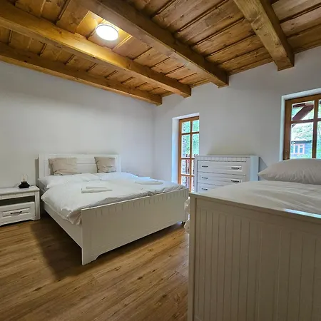Jezerne Apartment *