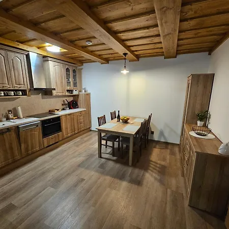 Jezerne Apartment *