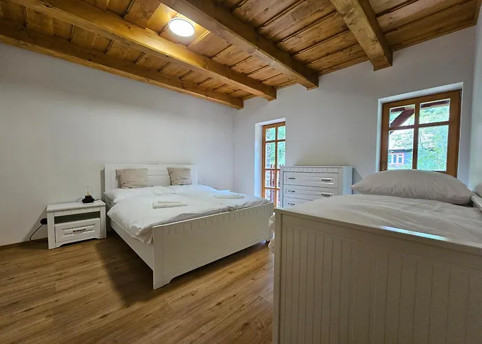 Jezerne Apartment *